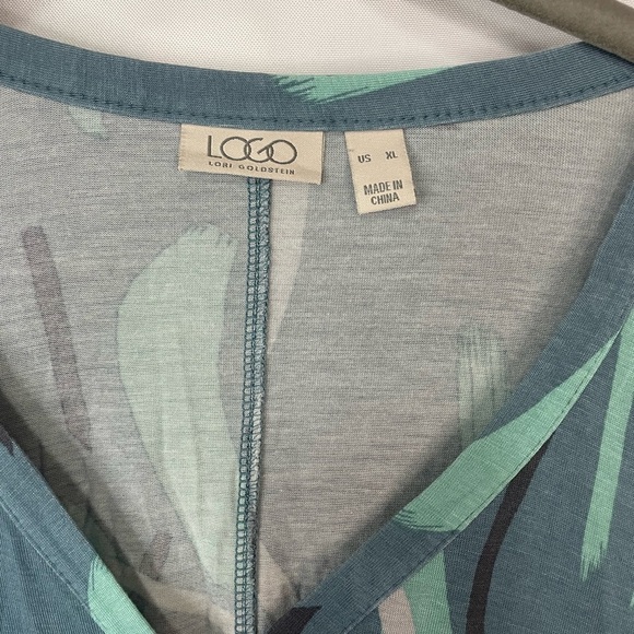 Lori Goldstein Smokey blue tunic with a shark bite hem line. - Picture 3 of 3